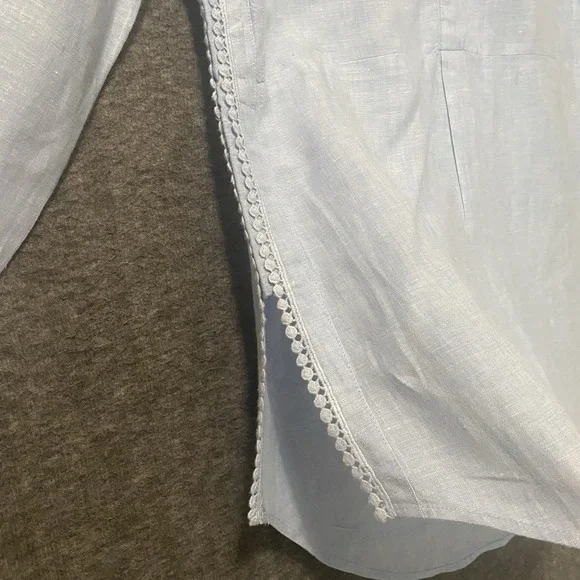 Crown & Ivy Linen Top Womens M Blue Embroidered Popover‎ Roll Tab Beachy Coastal - Picture 4 of 9